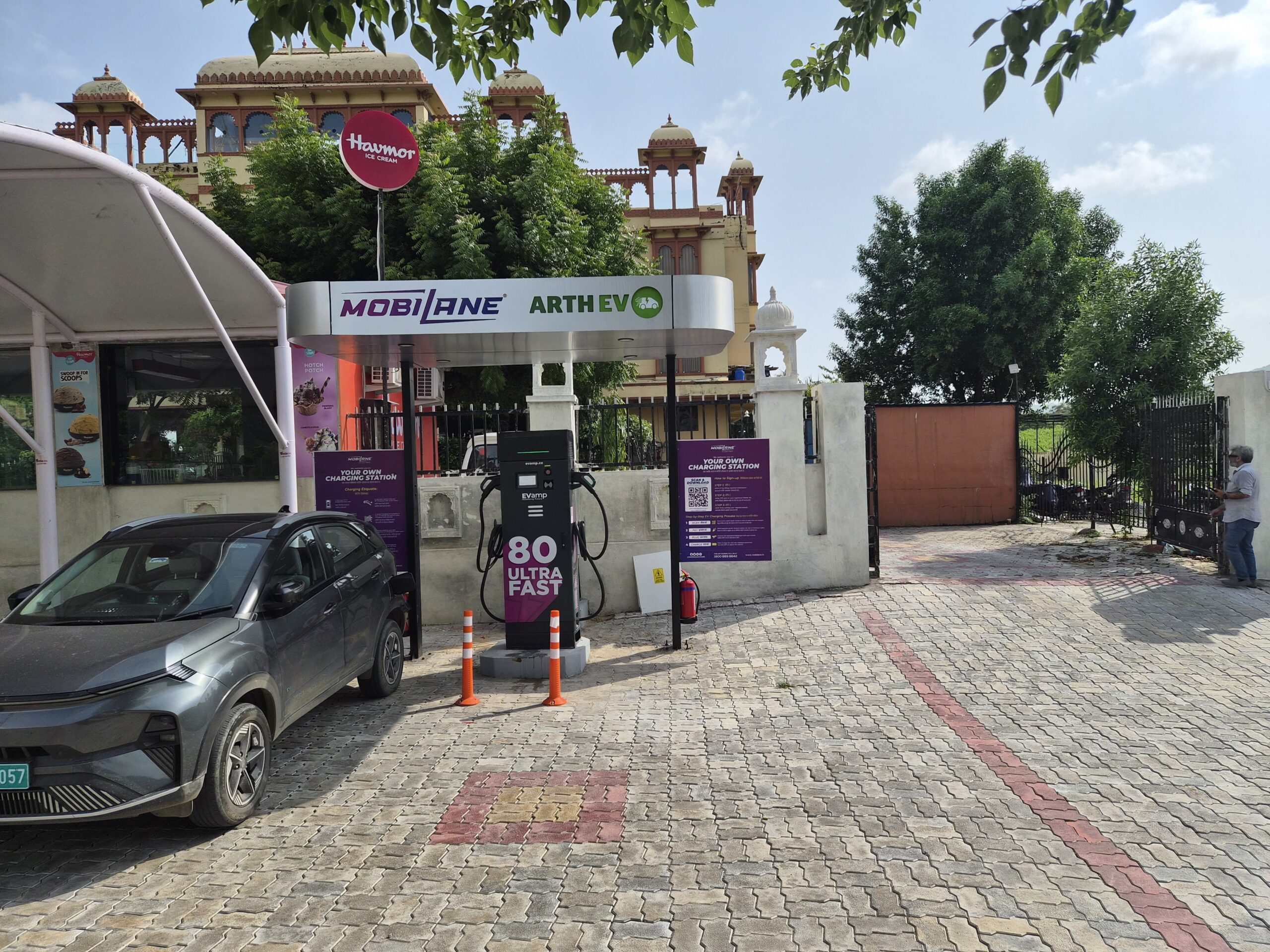MobiLane Charging Station at Charan Kamal- Udaipur